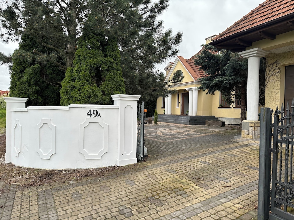 Dako Mansion