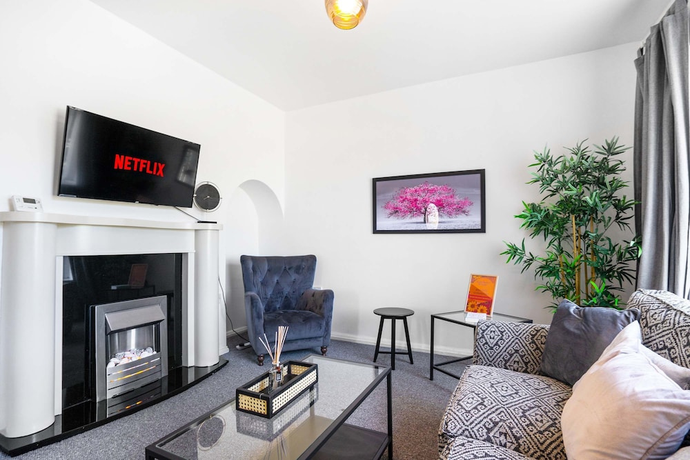 Comfy 3bed House-parking-garden