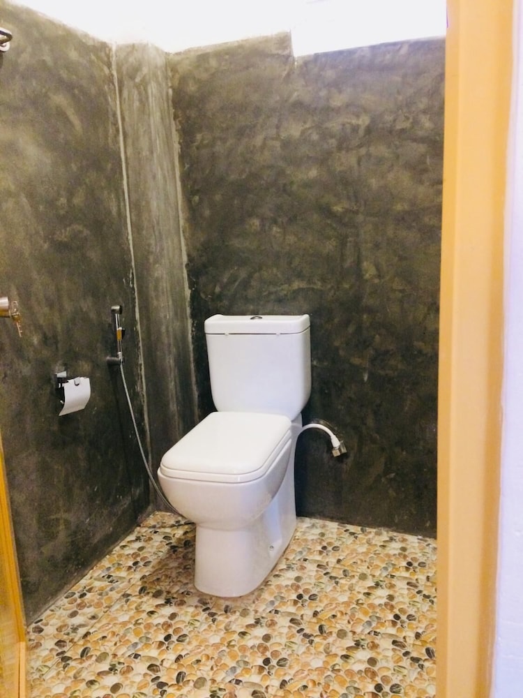 Damith Tourist Inn