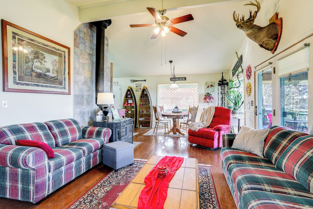 'the Treehouse' in Cherokee Village: Deck & Views