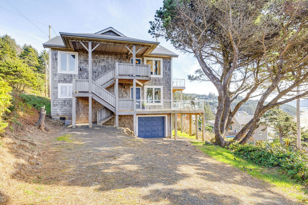 Oceanside Escape w/ Stunning Views: Walk to Beach!