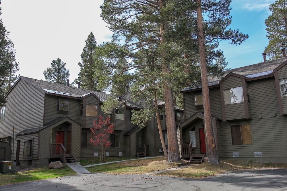 Forest Creek #16 2 Bedroom Condo by RedAwning view 3
