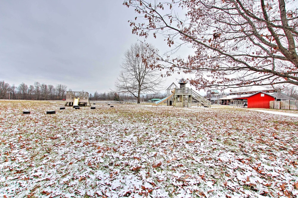 Cozy Retreat w/ Porch & Double JJ Resort Access! view 4