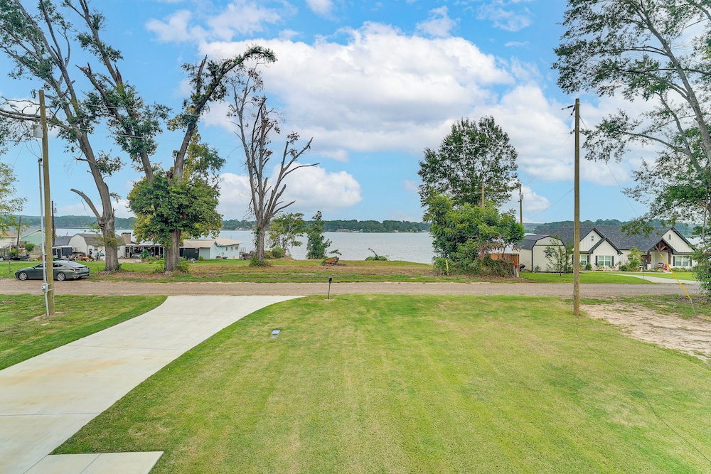 Lake-view Retreat w/ Games & Yard in Daingerfield