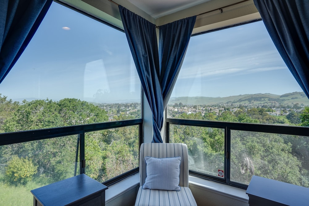 Vallejo Vacations - Vallejo Home w/ Spacious Deck, Hot Tub Views - Property Image 5