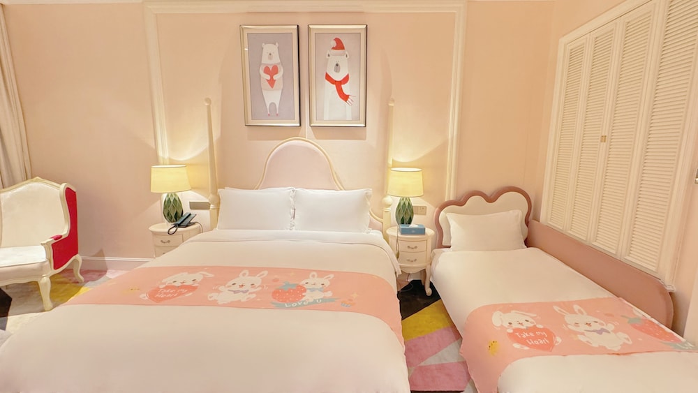 NARADA RESORT SHANGHAI HOTEL Disney Store