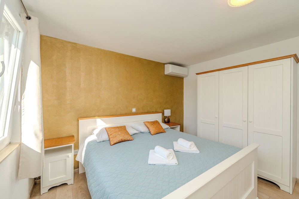 Apartments Batela