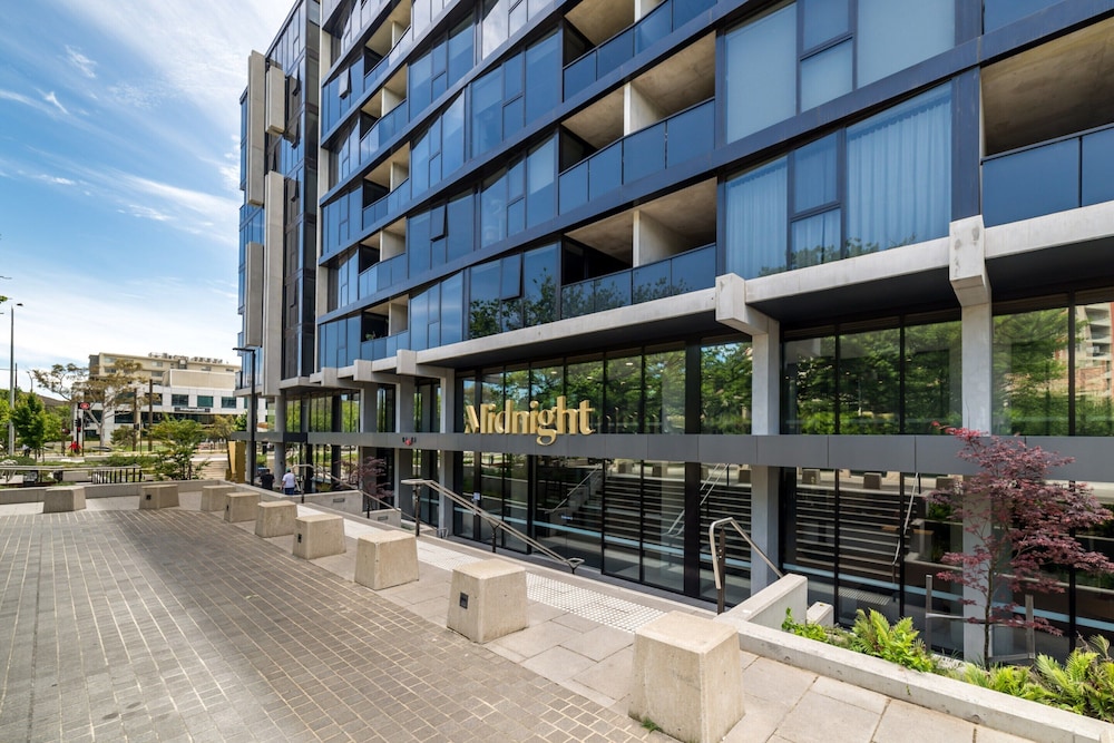 Chic 3-bed in Central With Pool, Sauna and Gym