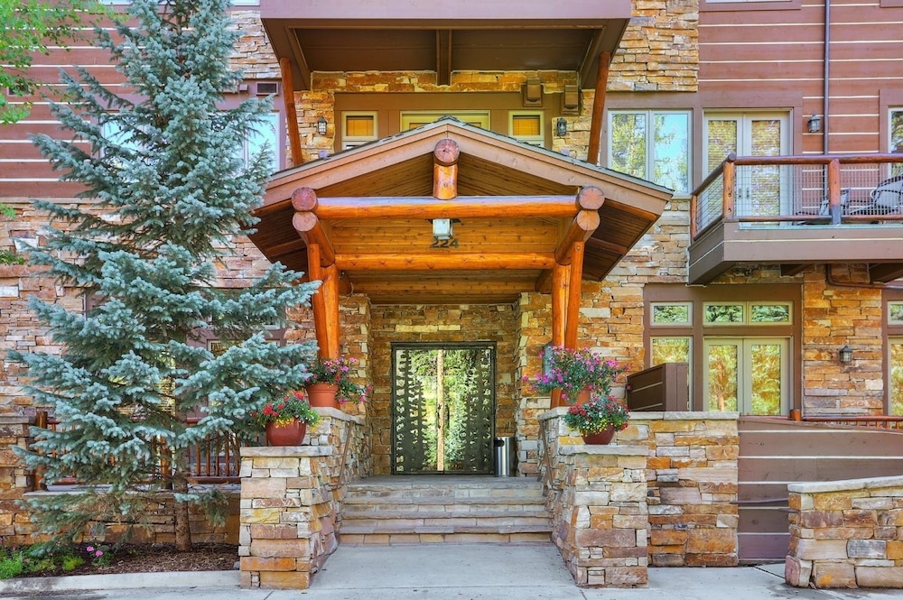 3066 Timbers 2 Bedroom Condo by RedAwning view 4