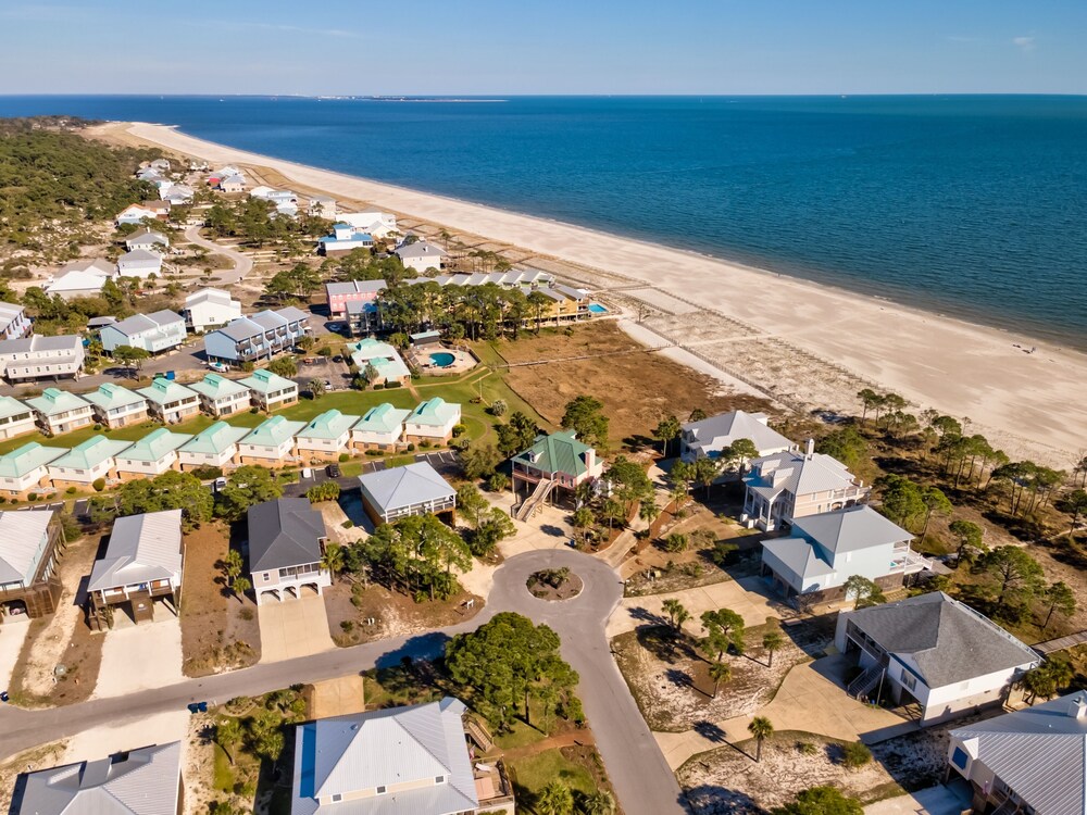 Breezy Decks - 601 Hernando Pl 4 Bedroom Home