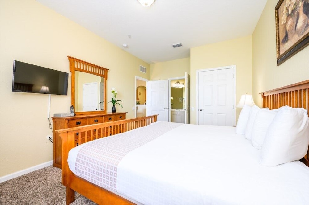 New Listing Beautiful Condo, Vista Cay - 3017