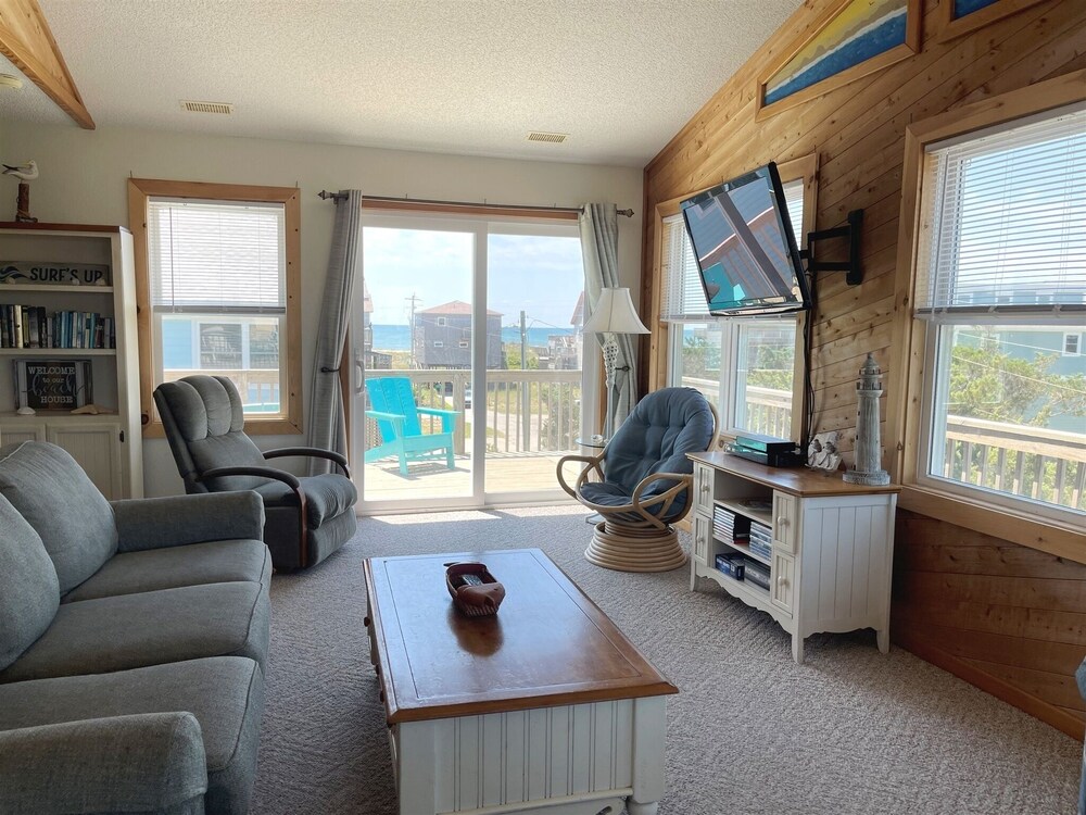 Hatteras Hideaway 3 Bedroom Cottage by RedAwning
