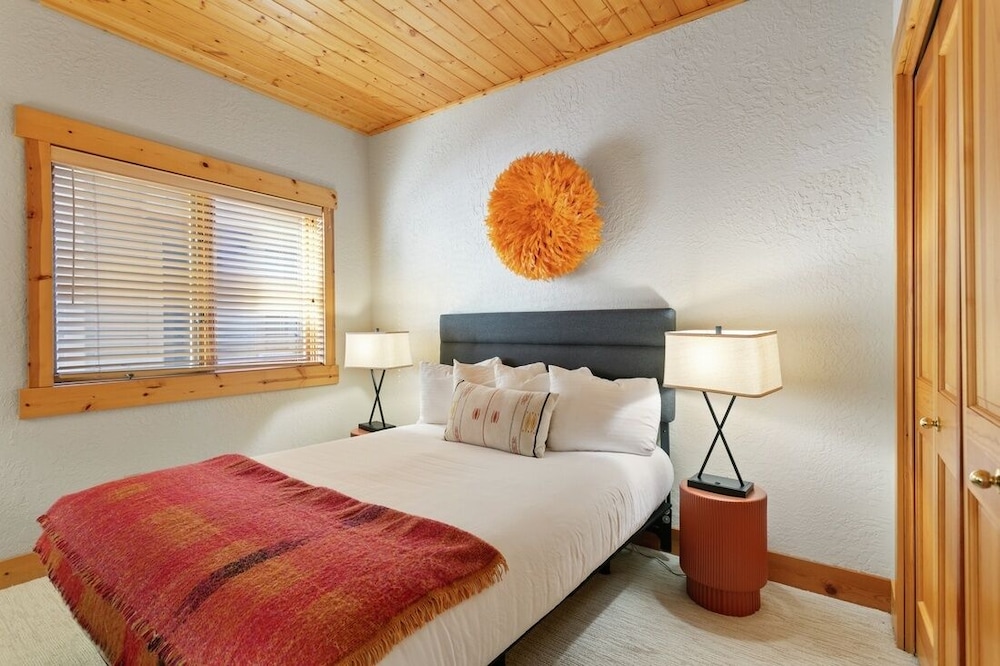 301 - Three Bedroom with Spa Bristlecone 3 Condo