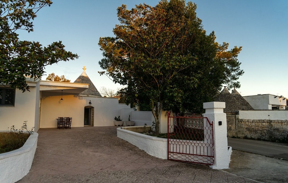 Exclusive Trullo in Martina Franca With big Garden view 4