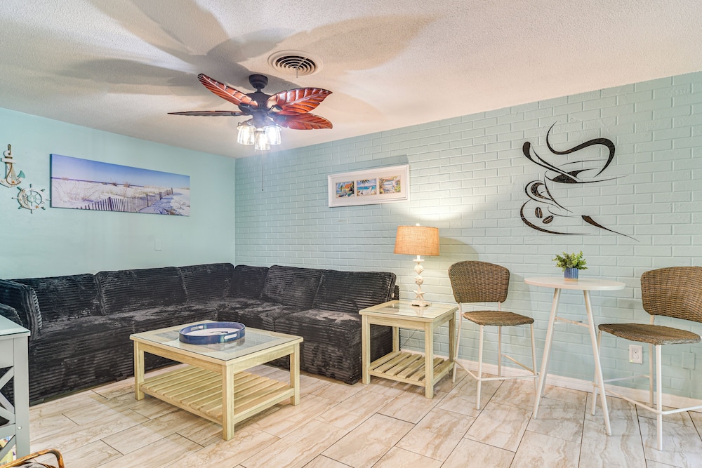 6 Mi to Clearwater Beach: Home w/ Furnished Lanai