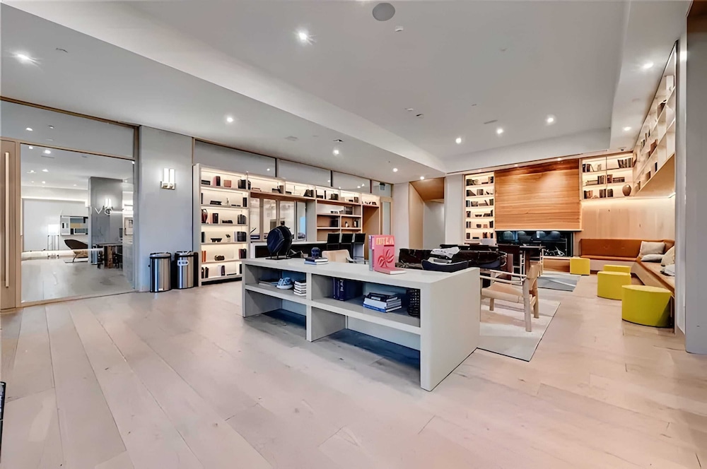 The Emma Penthouse: Modern 2BR Condo, Steps From Rainey St. & Lady Bird Lake