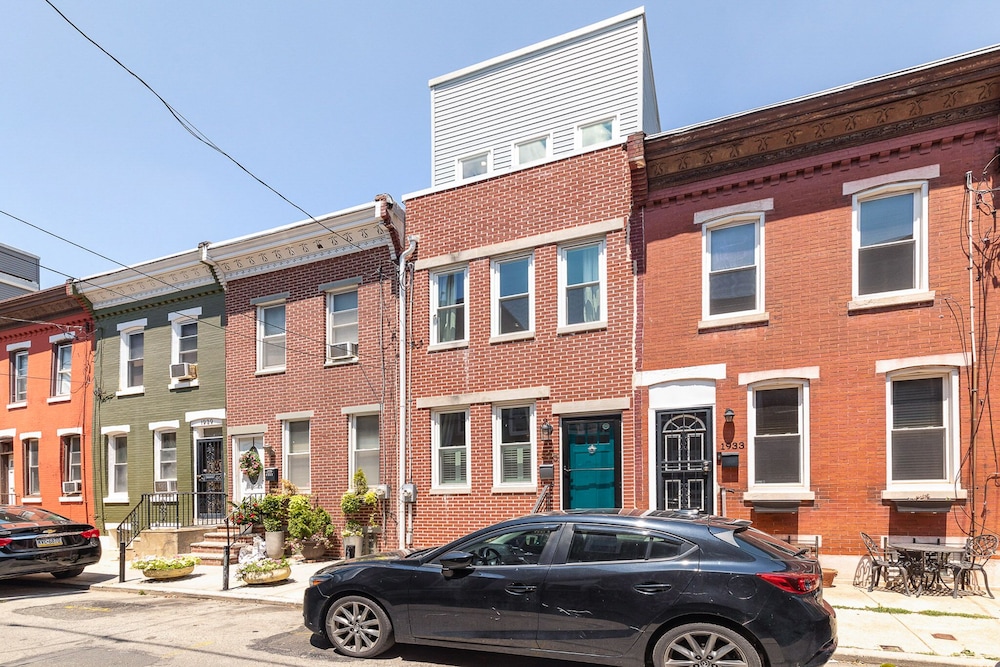 Trendy Fairmount Gem Roof Deck view 3