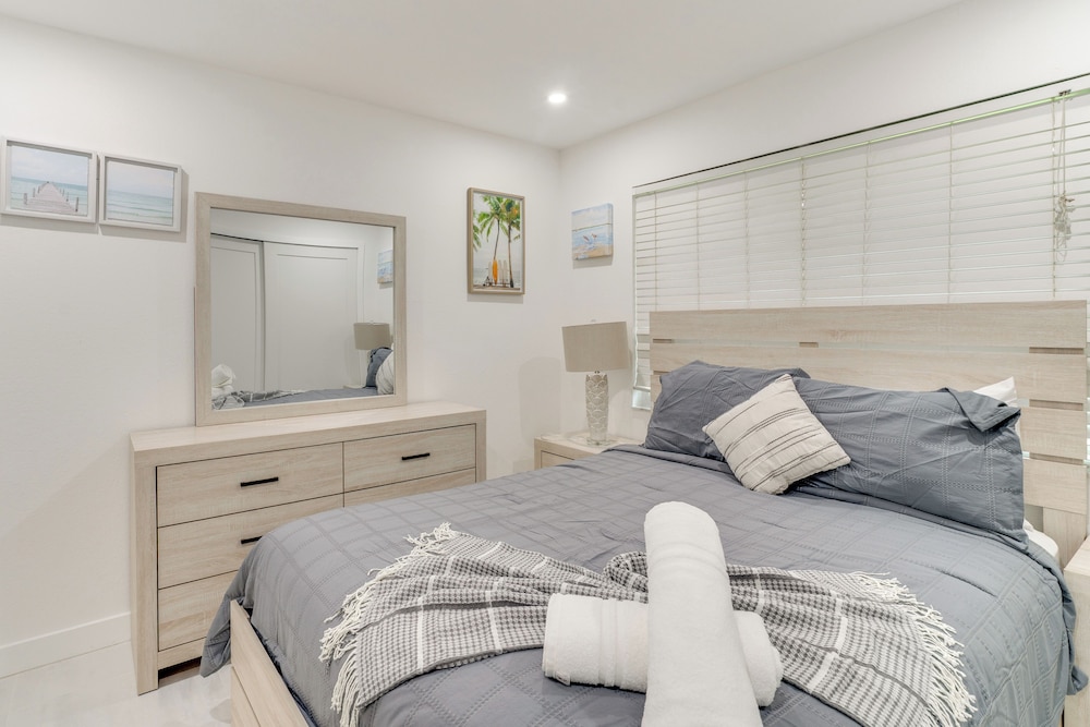 Swim, Golf & Explore: Pet-friendly Cape Coral Home