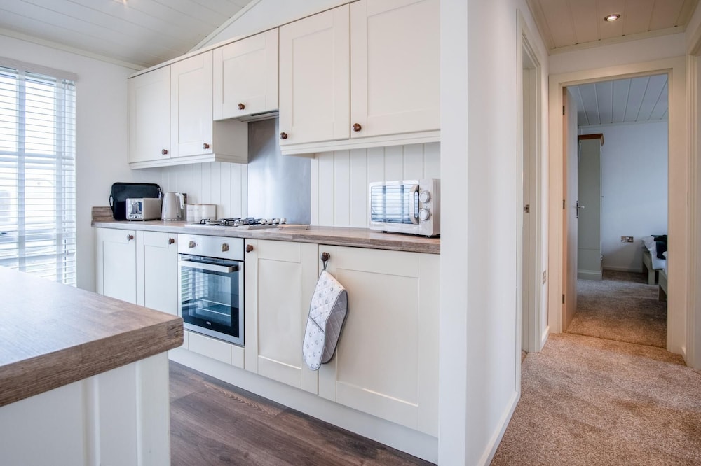 Swallow Lodge - 3 Bedroom Lodge - Wisemans Bridge