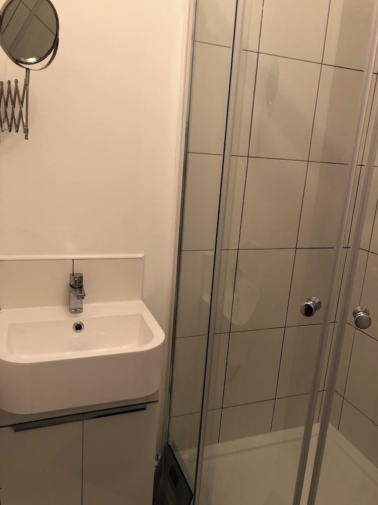 Captivating 1-bed Apartment in Hednesford