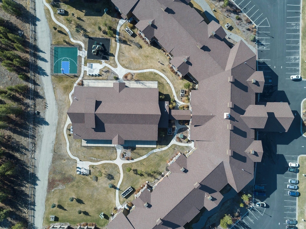 Luxury Vacation Condos by West Gate Entrance -Yellowstone National Park