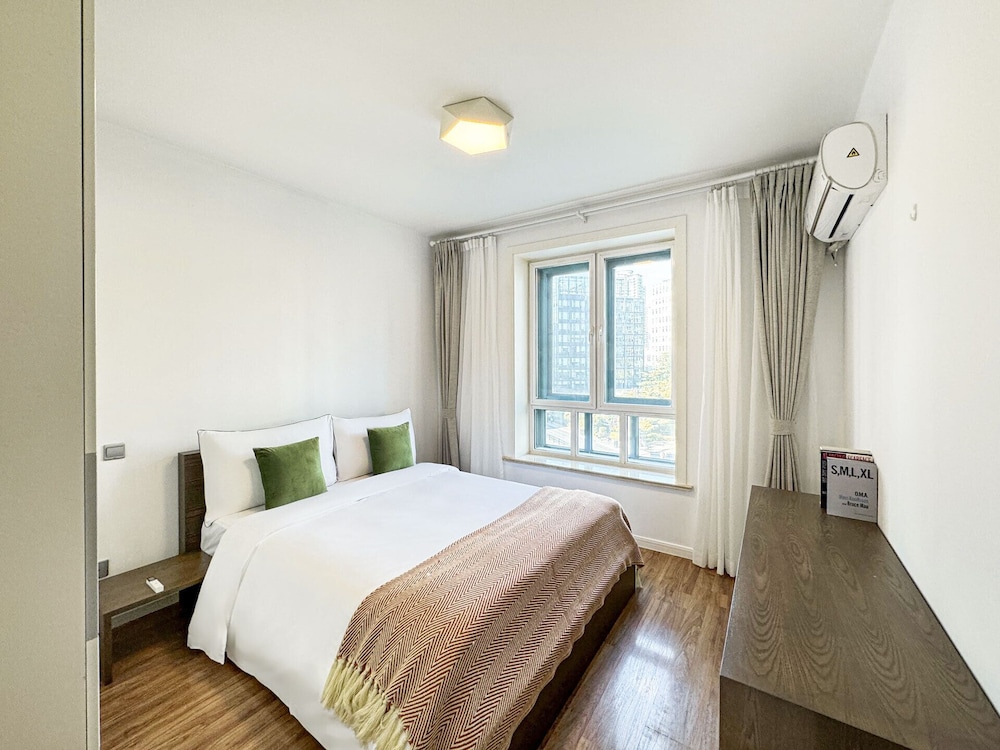 Tyms 3BR 2BA Apt Near Stadium Line 1 4
