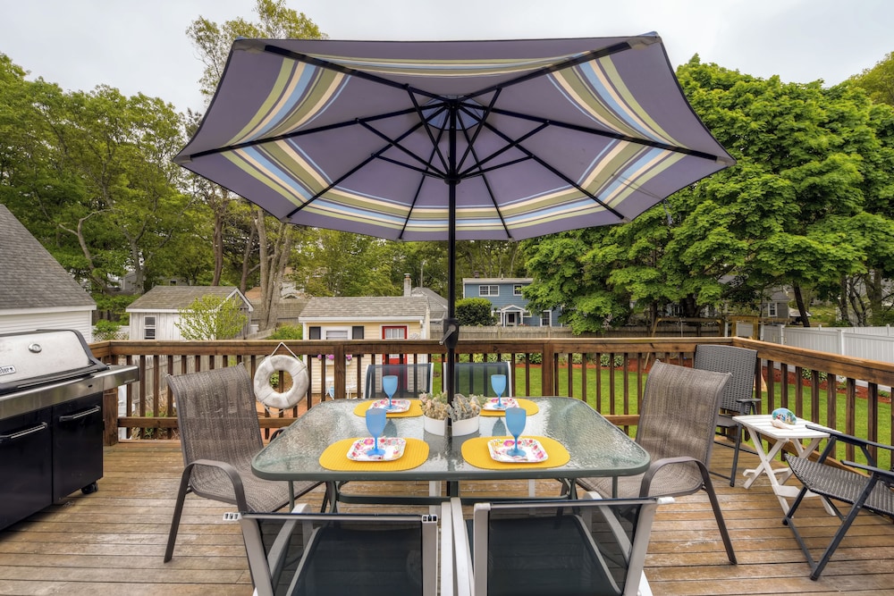 Charming East Falmouth Home: Walk to Private Beach