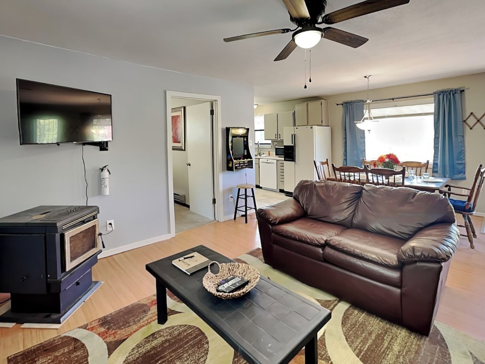Knotty Pines Cabin by Ruidoso Vacation Rentals