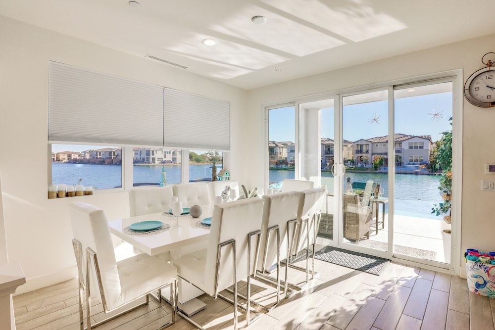 Lake & Mountain Views: Indio Oasis w/ Pool