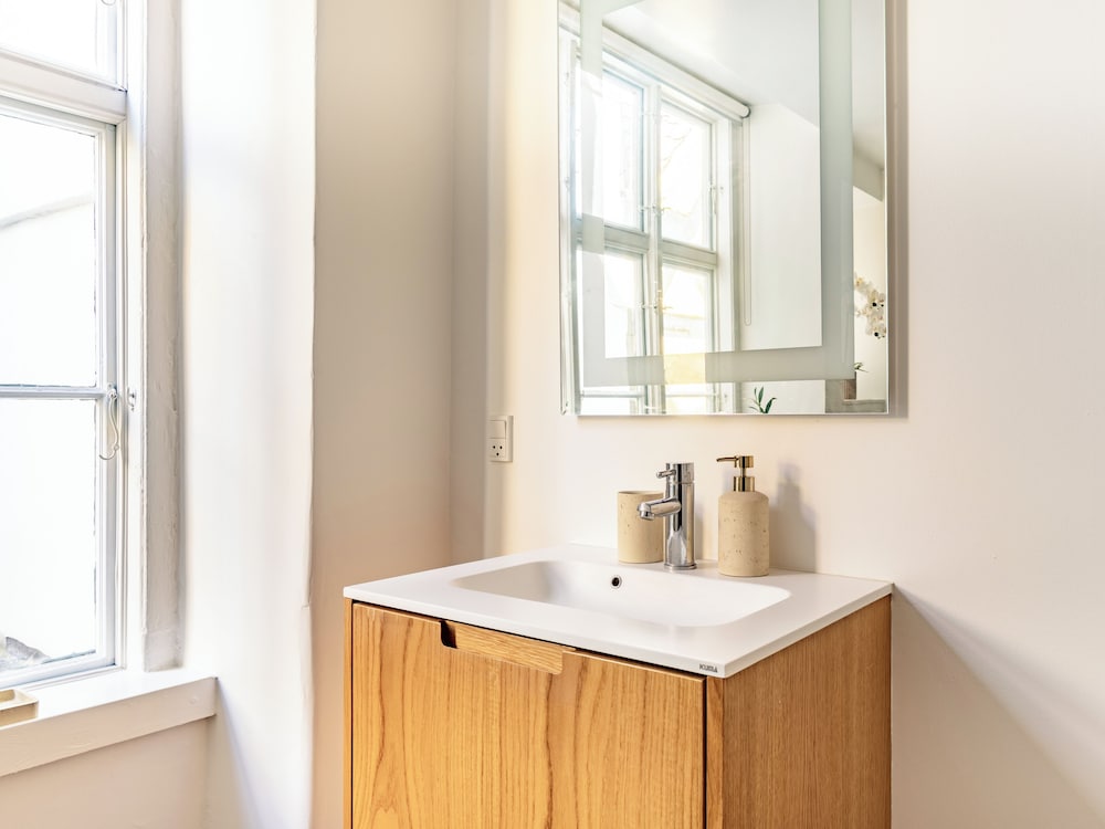 Sanders Regent - Bright 1 Bdr Apt