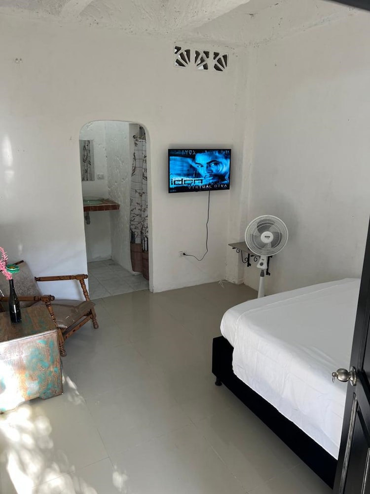 HABITACION TR-V4D DE HOSTAL CON V. WIFI