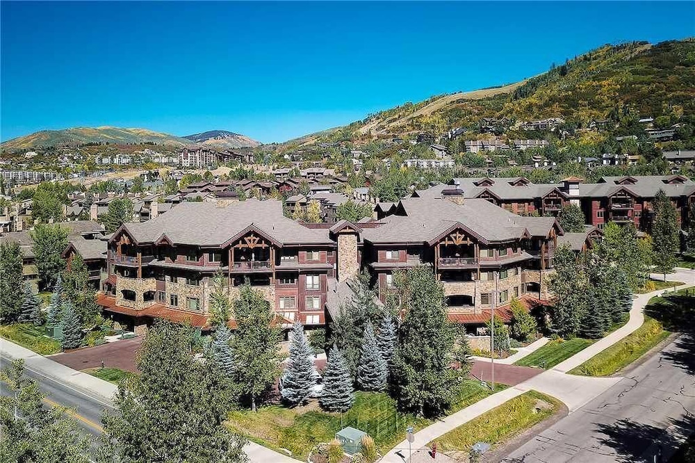 6209 Bear Lodge, Trappeur's Crossing Apartment 3