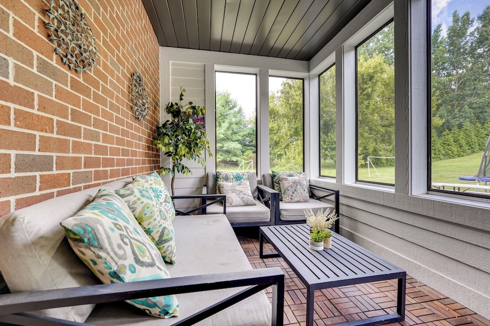Spacious Family Getaway: 8 Mi to Main St Ann Arbor