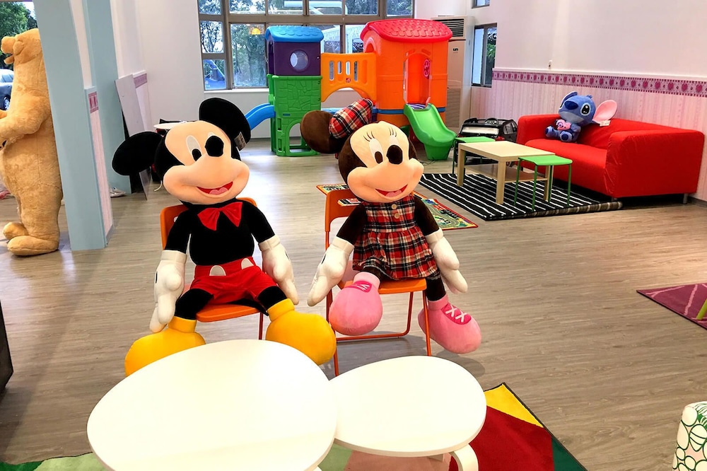 Poetic Castle-Family Theme Villa
