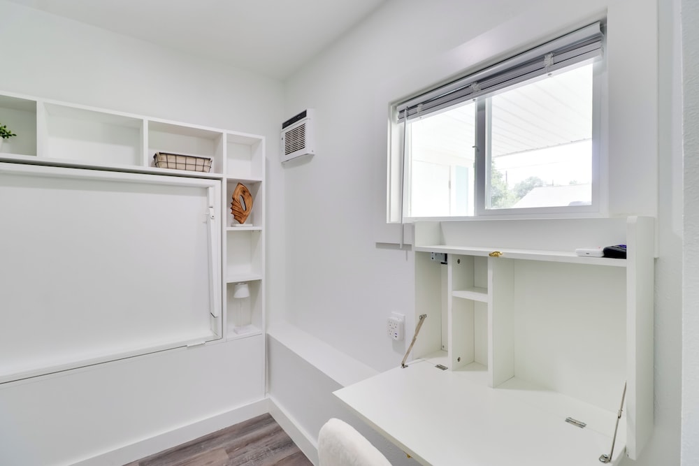 1 Mi to Dtwn: Renovated Retreat in Georgetown!
