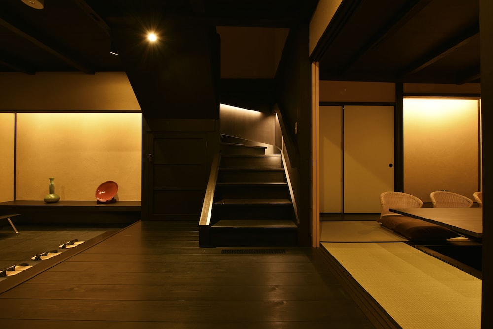 Kuraya Kamigojo-cho