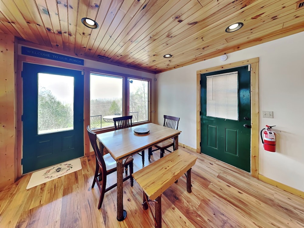 Honey Bear Hideaway by Jackson Mountain Rentals