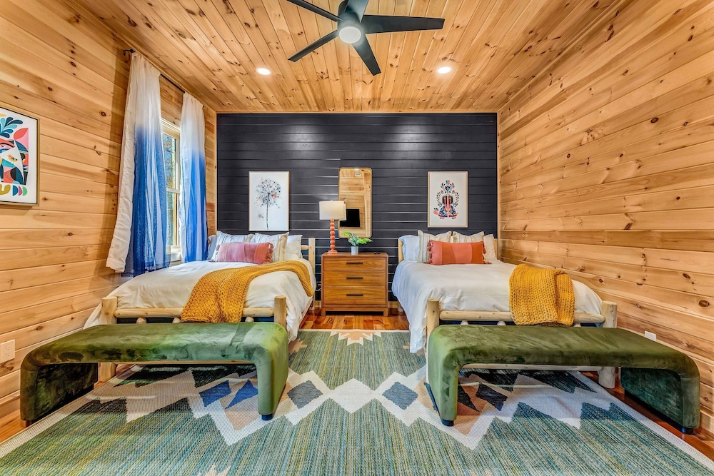 Grand Timber by Avantstay Indoor Pool Sauna Sports Court Game Room More