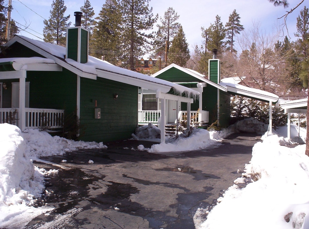 Big Bear Manor Spa Cabins