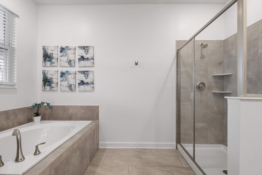 Luxury 10-bedroom Villa in Champions Gate Resort