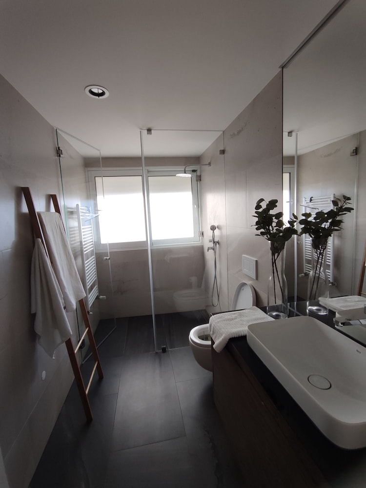 2 Terraces Flat River and Marina View