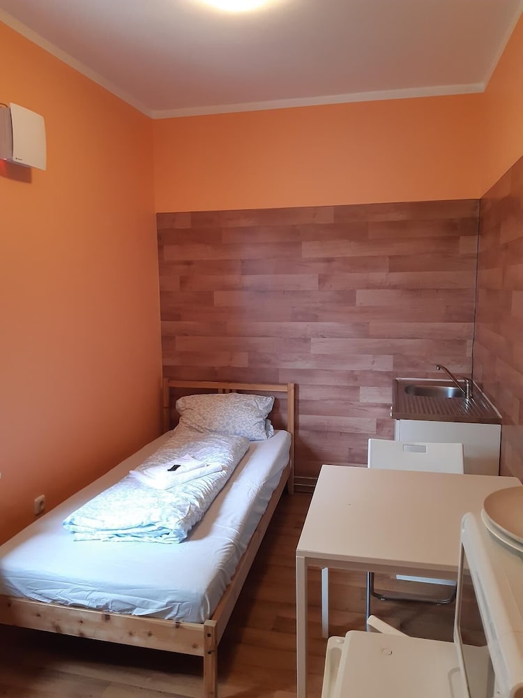 2-Rent Group Hostel Rooms&Apartments TUB19A