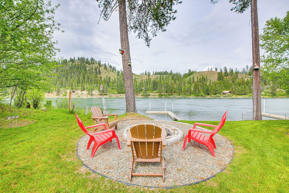 Family Fun on Ruby Creek: Cusick Hideaway w/ Dock