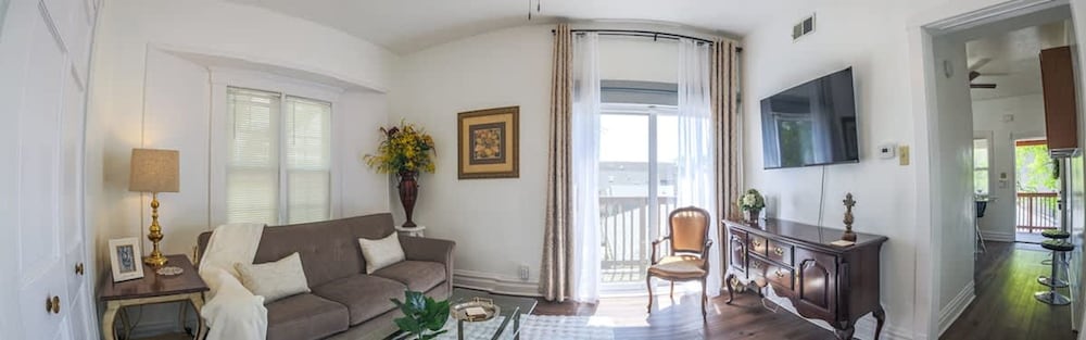Comfy One Bed Apartment in Forest Park