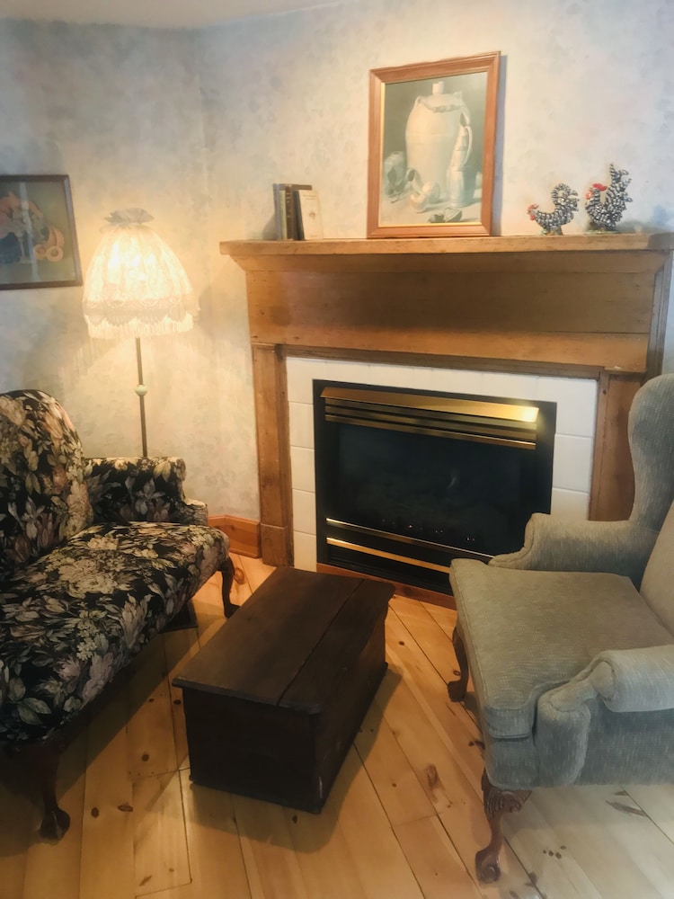 Chanticleer Guest House