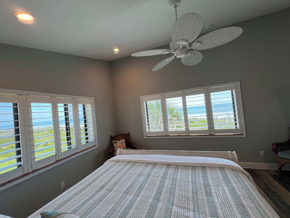Ocean Bliss: 3BR Mod Haven, St. Aug