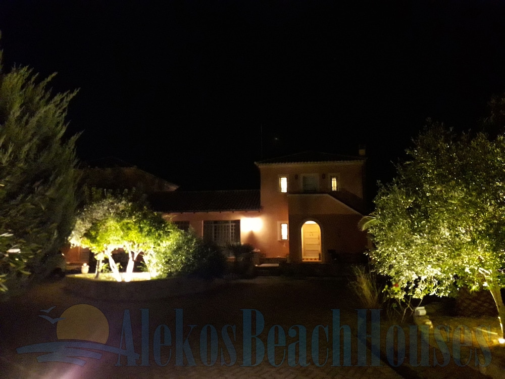 Alekos Beach Houses - Natura Gialla
