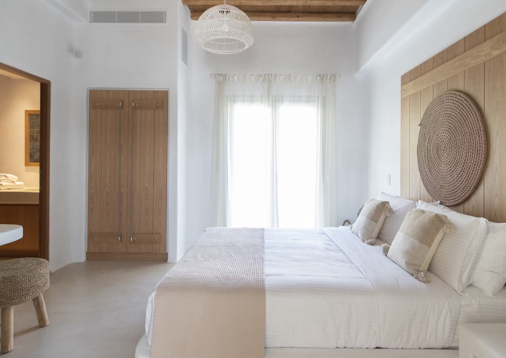Serene Villa With Terrace and Views