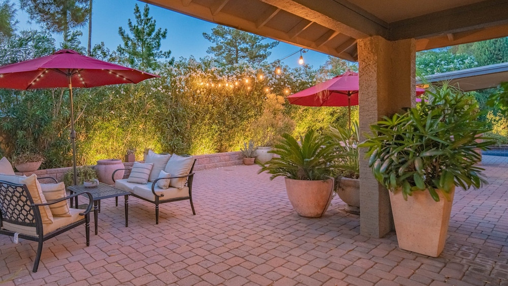Scottsdale Gem W/pool in Private and Serene Yard!