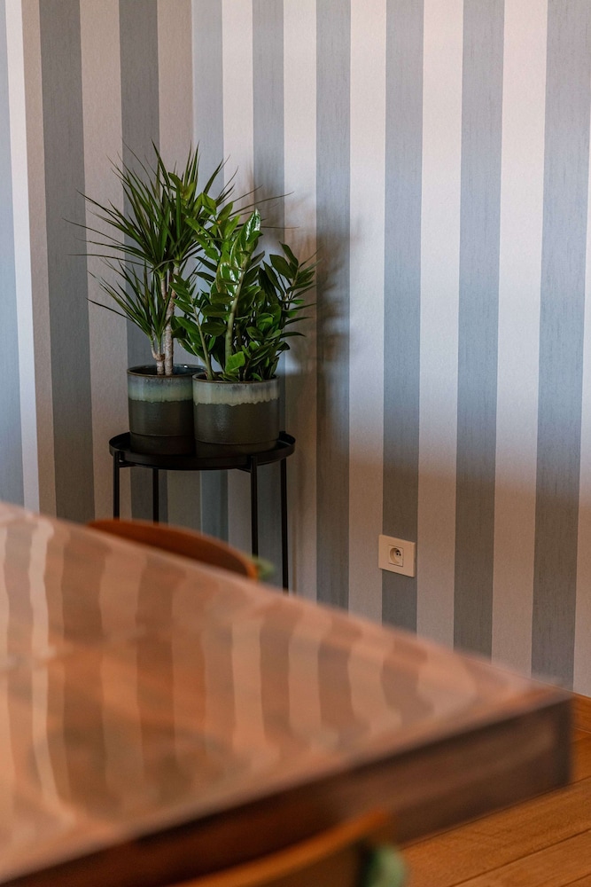 Huswell - Comfortable Apartment With Scenic Views